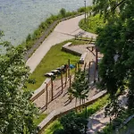 Modern By The With Parking & Sauna In By Renters