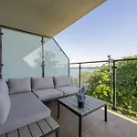 شقة Modern By The With Parking & Sauna In By Renters زغجة