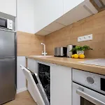 شقة Modern By The With Parking & Sauna In By Renters *