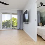 Modern By The With Parking & Sauna In By Renters زغجة