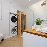 Modern By The With Parking & Sauna In By Renters