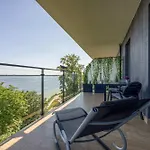 شقة Modern By The With Parking & Sauna In By Renters *