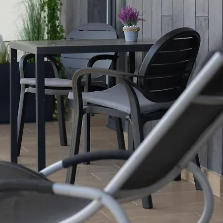 Modern By The With Parking & Sauna In By Renters