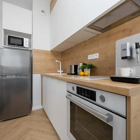 Modern By The With Parking & Sauna In By Renters Apartment *