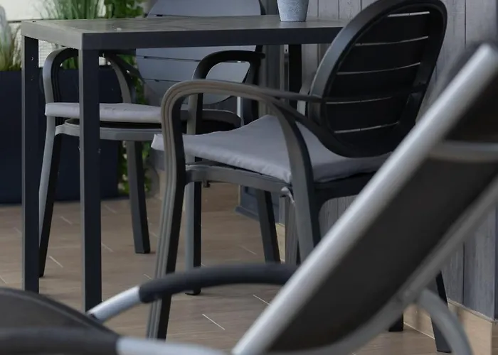 Modern By The With Parking & Sauna In By Renters