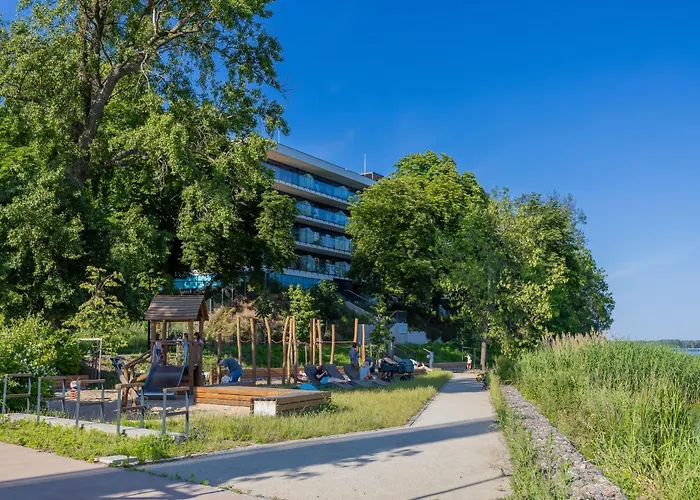 Modern By The With Parking & Sauna In By Renters