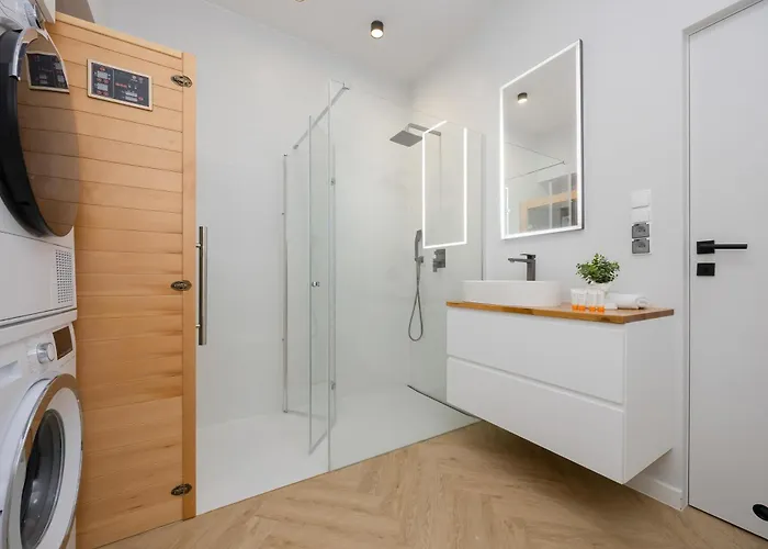 Modern By The With Parking & Sauna In By Renters Apartament *