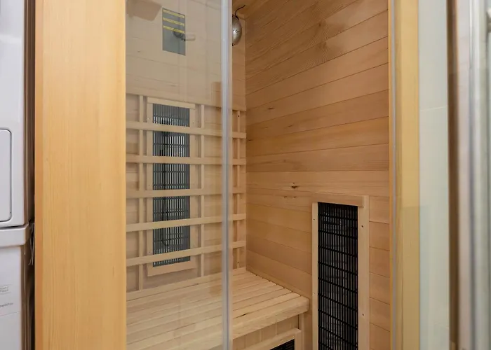 Modern By The With Parking & Sauna In By Renters Apartament *